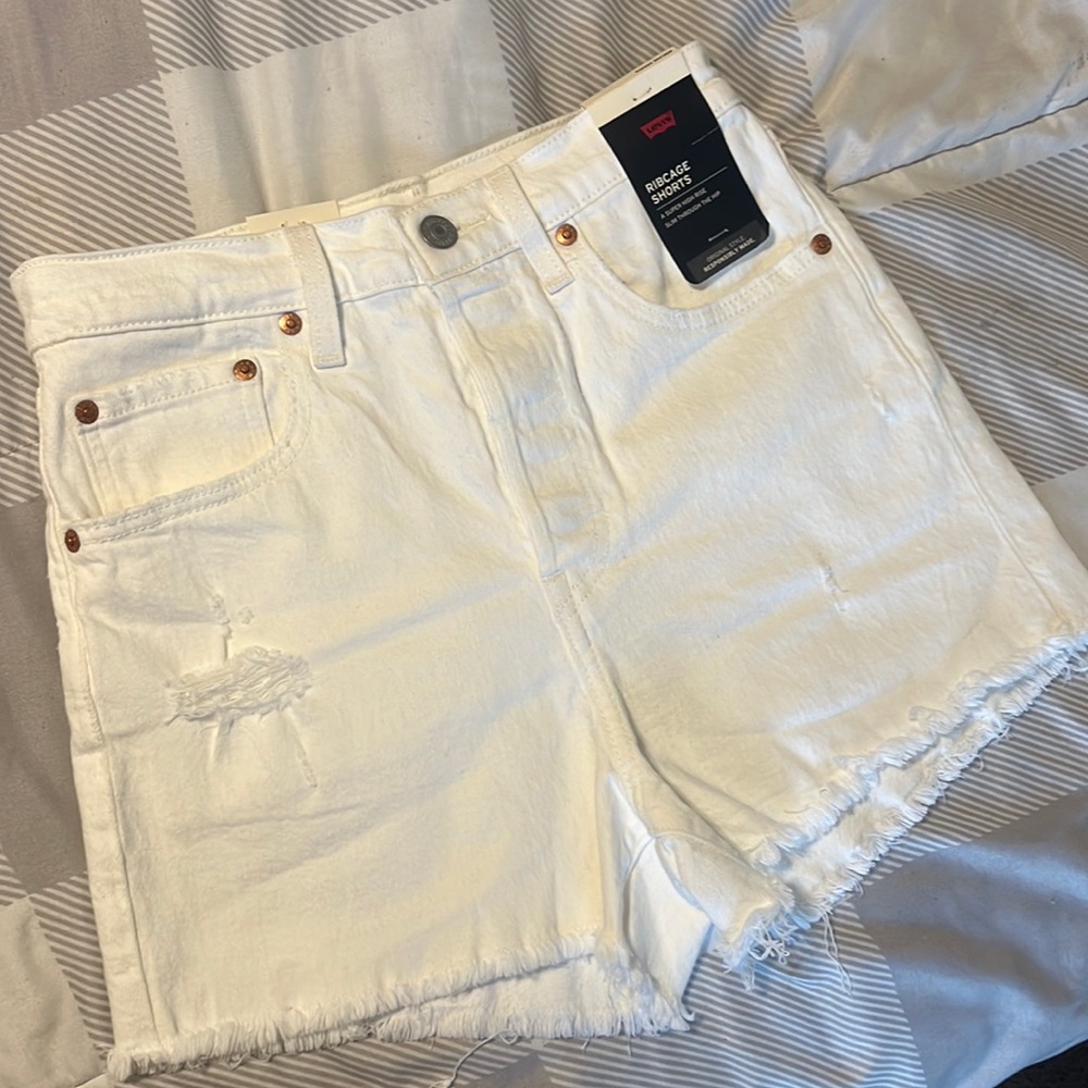 Levi’s Ribcage super high rise white shorts new with tags
